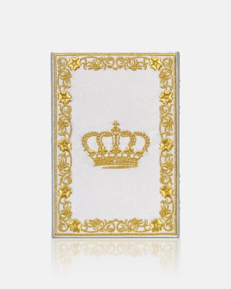 Πίσω όψη μικρού ιερατικού με κάλυμμα από ασημί σιπ και χρυσοκέντητα λουλούδια και στέμμα