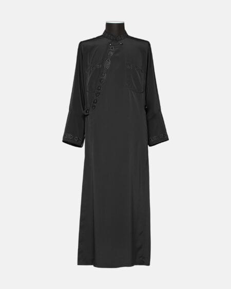 Κρητικό αντερί από μαύρο κρεπ μαροκέν διακοσμημένο με κεντητά βυζαντινά ποικίλματα και κορδόνι στις άκρες του